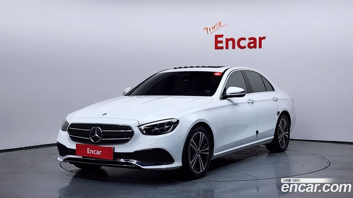 Mercedes-Benz E-Class — фото 1