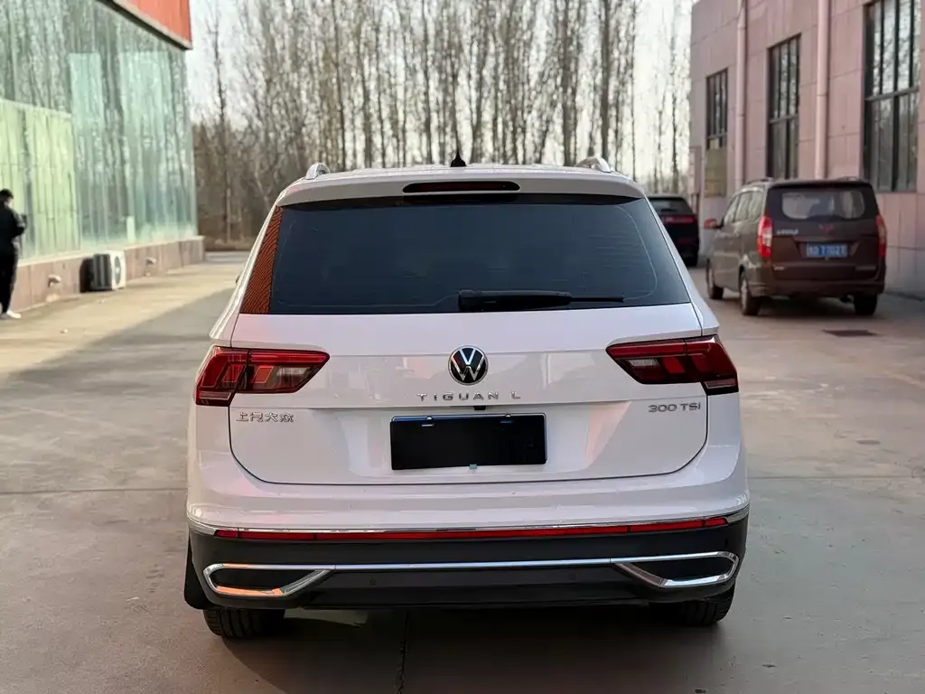 Volkswagen Tiguan L — фото 5