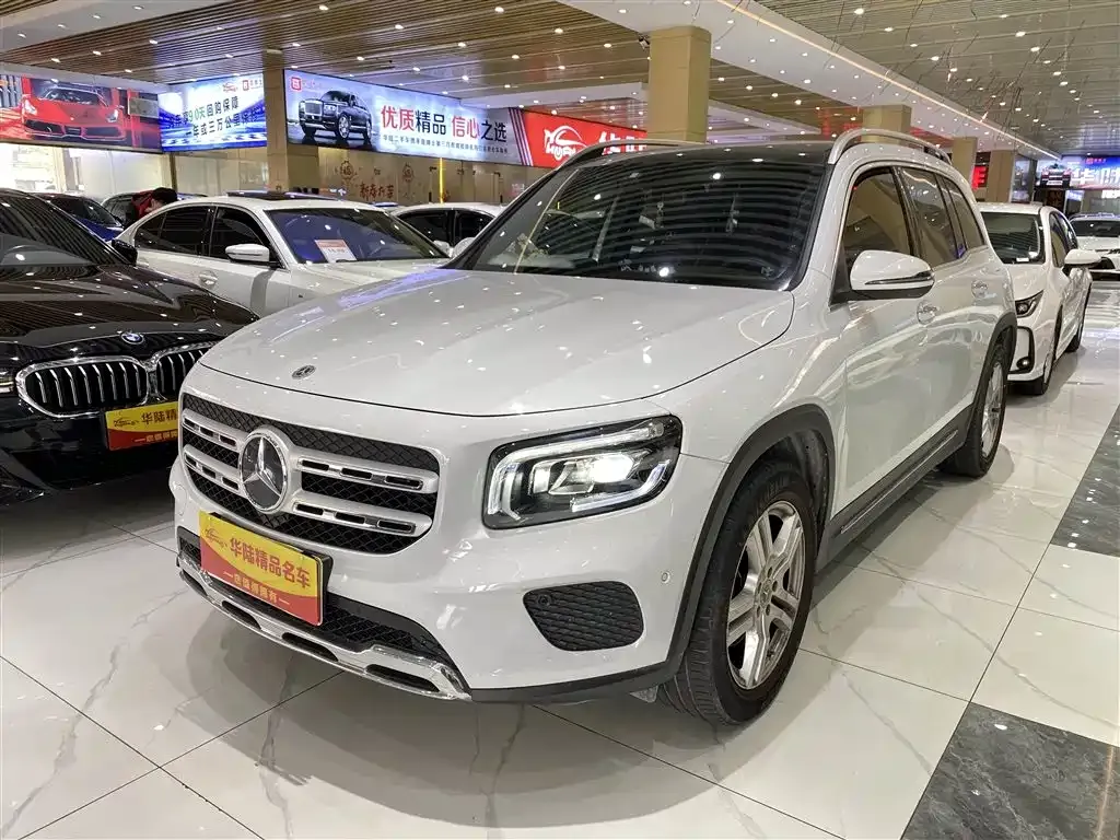 Mercedes-Benz GLB — фото 1