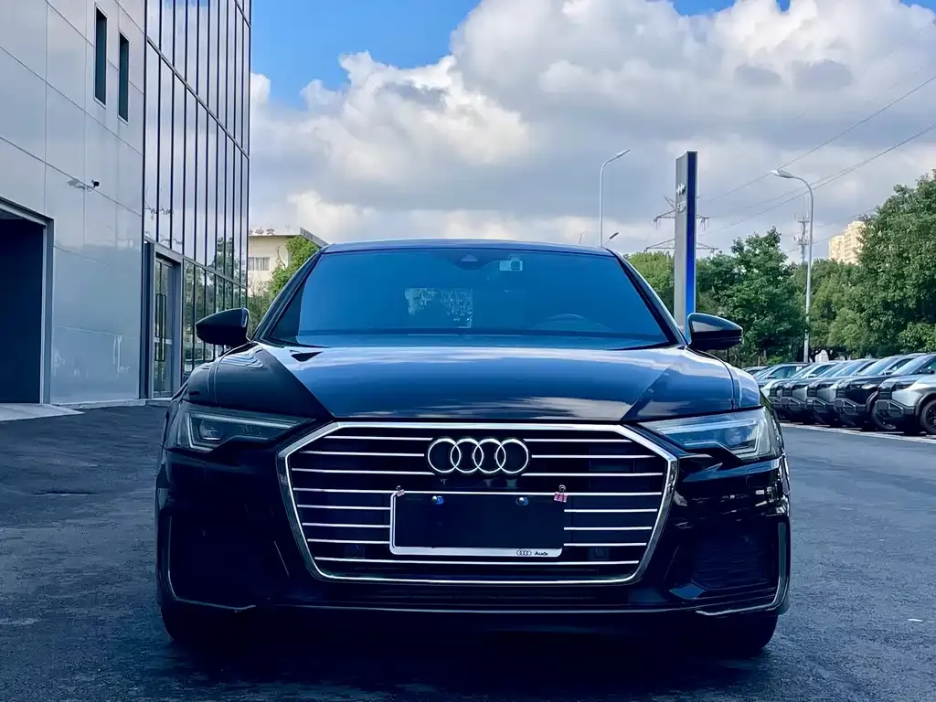 Audi A6L — фото 1