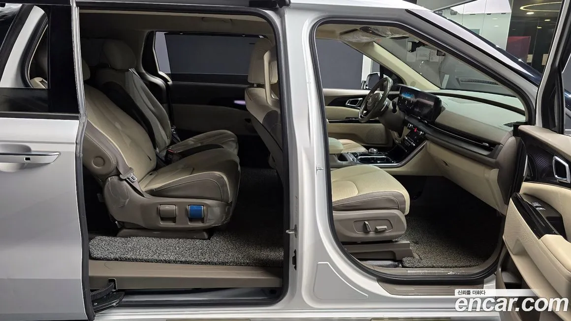 Kia Carnival — фото 10