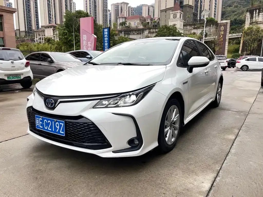 Toyota Corolla — фото 1