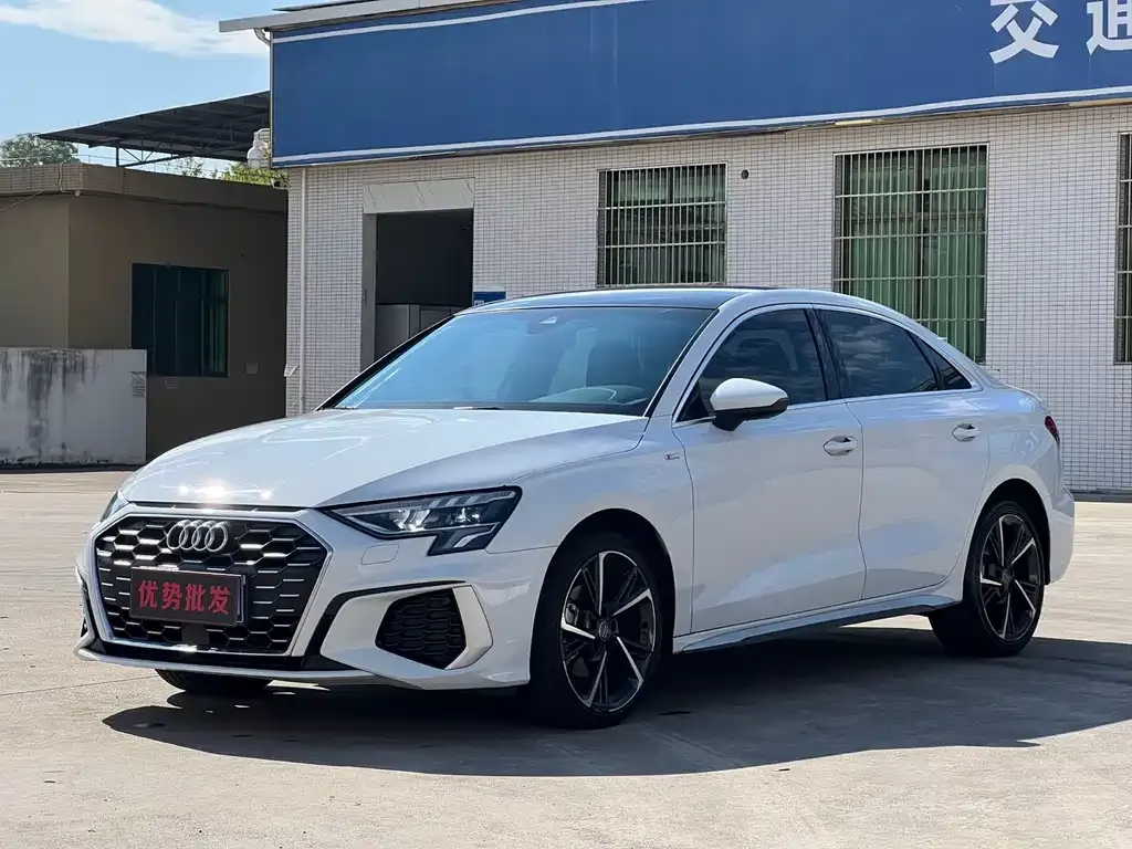 Audi A3 — фото 1