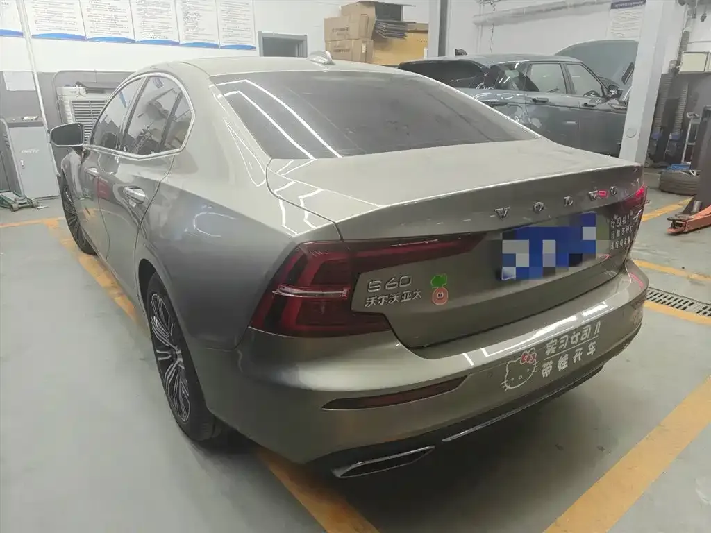 Volvo S60 — фото 10