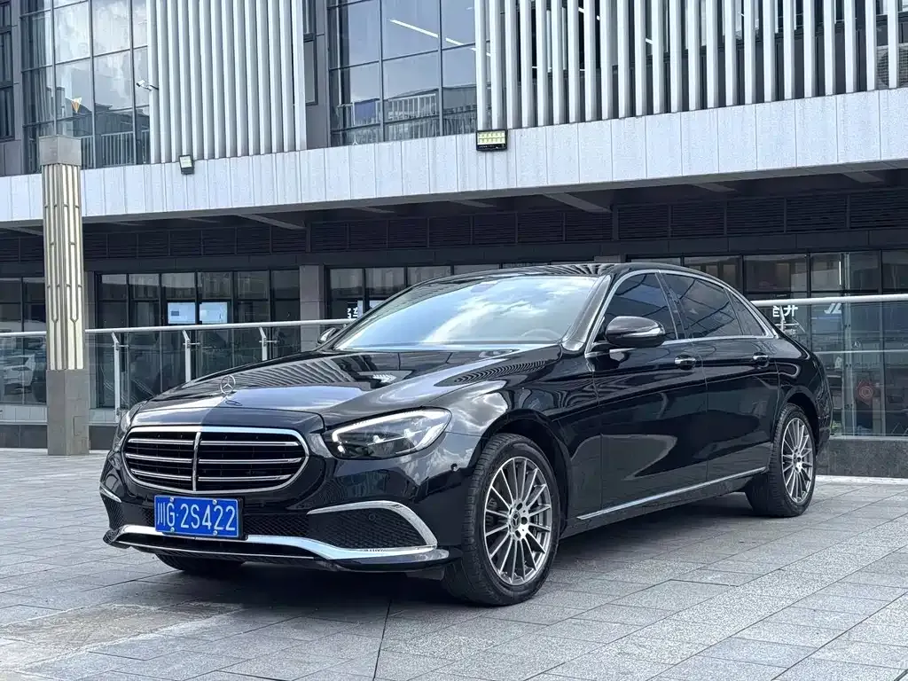 Mercedes-Benz E-Class — фото 1