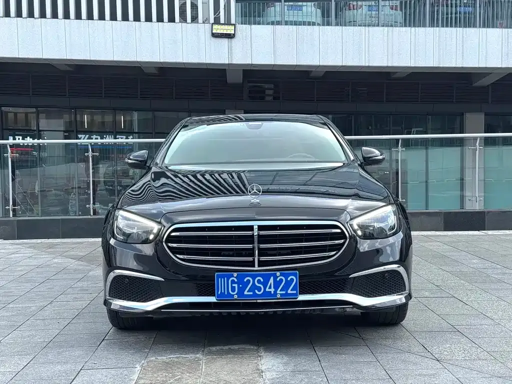 Mercedes-Benz E-Class — фото 2