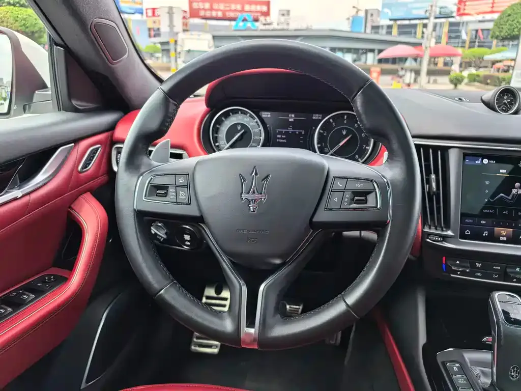 Maserati Levante — фото 10