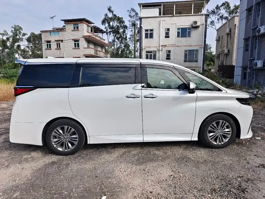 Toyota Alphard — фото 5