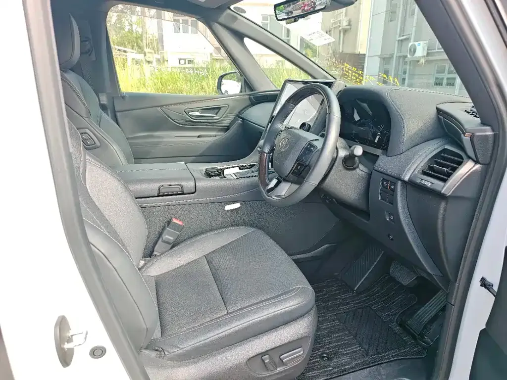 Toyota Alphard — фото 6