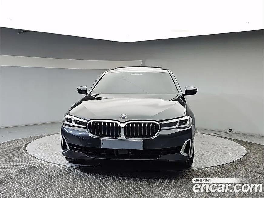 BMW 5-Series — фото 1