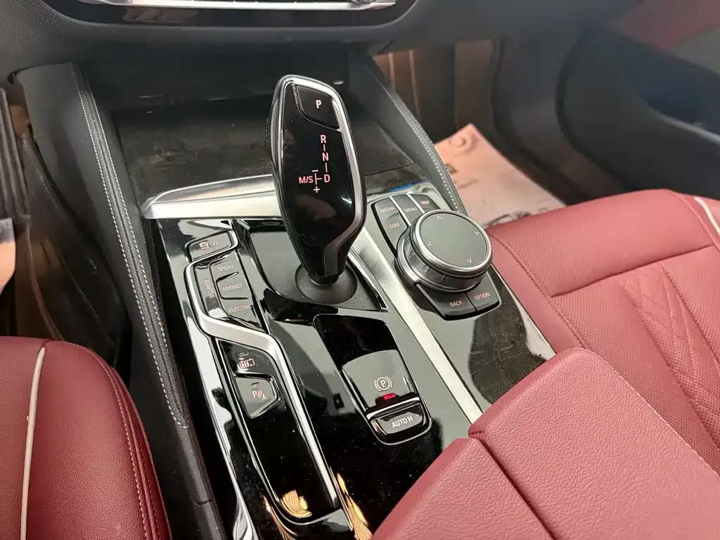 BMW 5 Series New Energy — фото 8