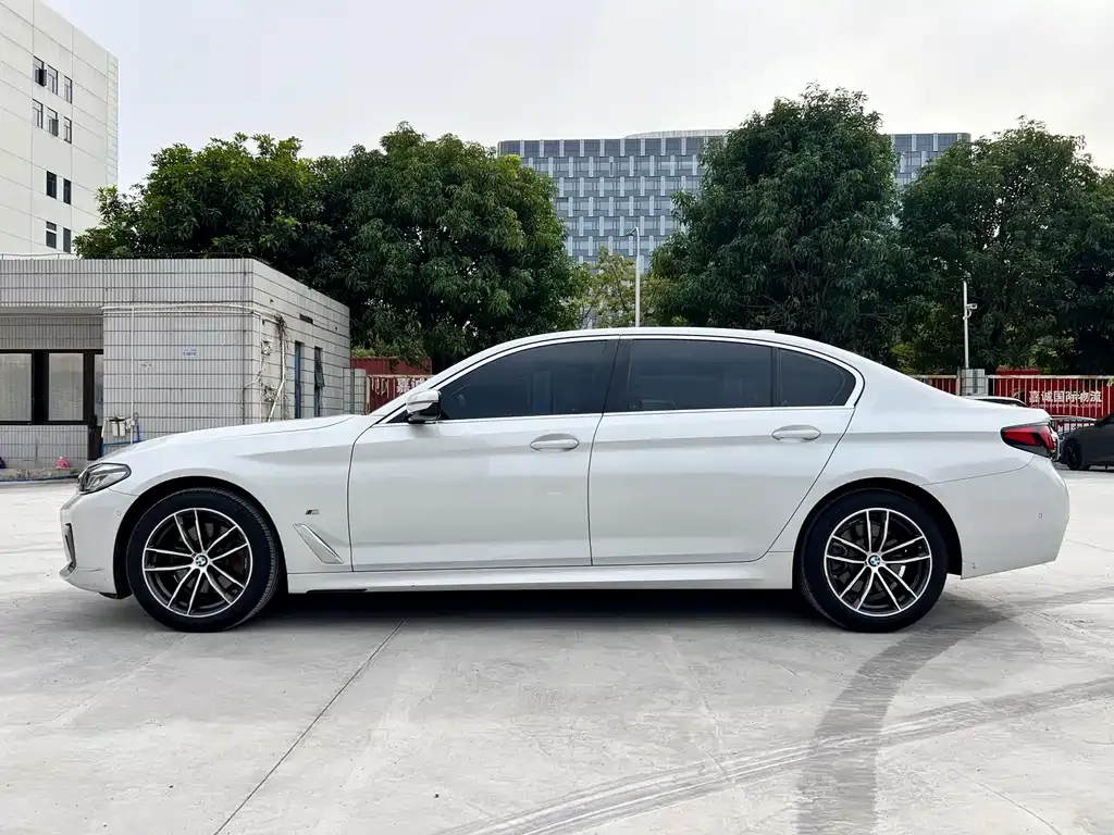 BMW 5 Series — фото 5