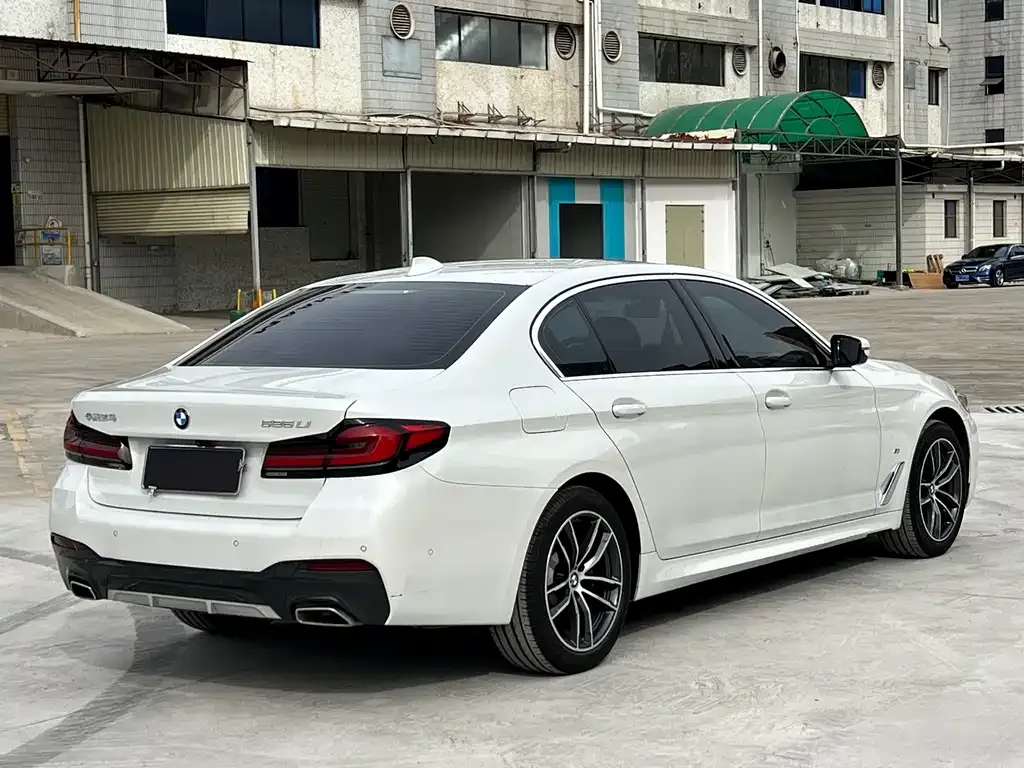 BMW 5 Series — фото 8