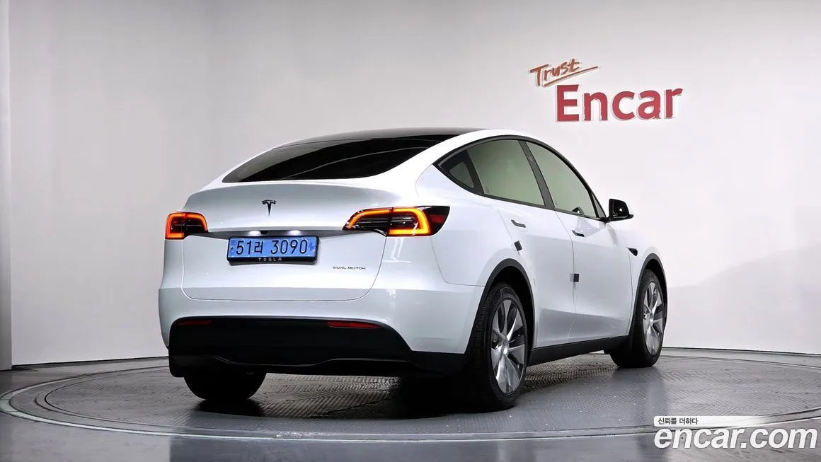 Tesla Model Y — фото 2