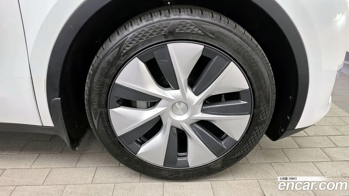 Tesla Model Y — фото 5