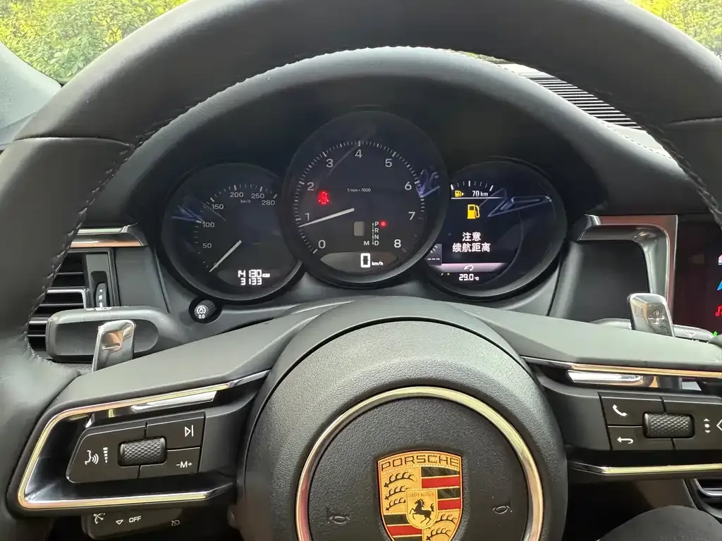 Porsche Macan — фото 10