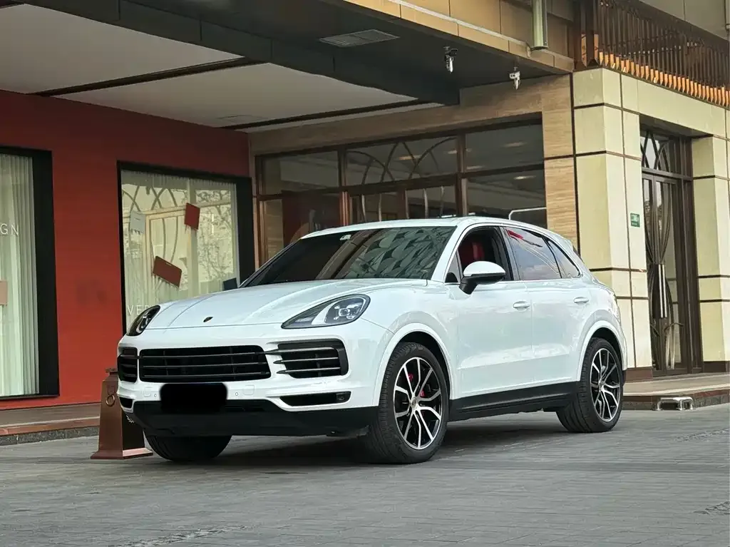 Porsche Cayenne — фото 1