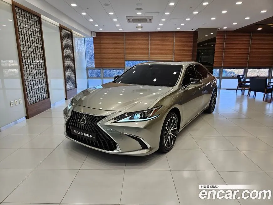 Lexus ES — фото 1