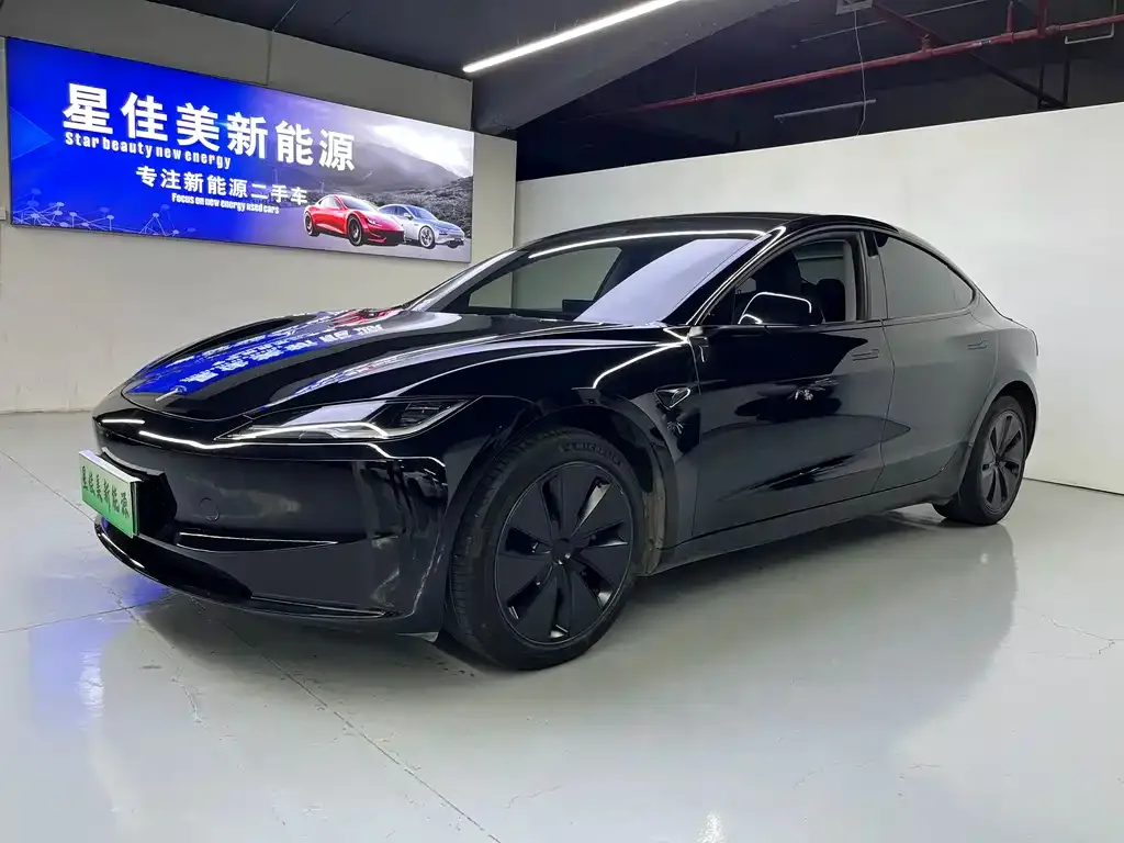 Tesla Model 3 — фото 1