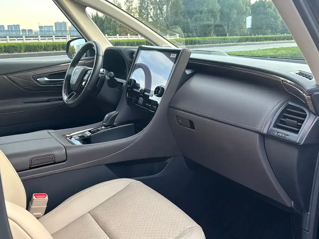 Toyota Vellfire — фото 10