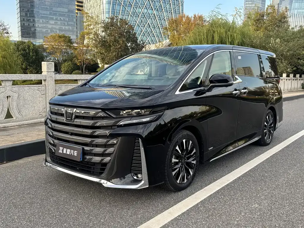 Toyota Vellfire — фото 2