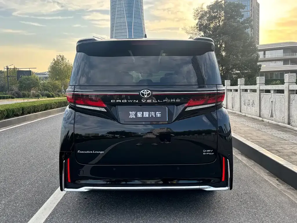 Toyota Vellfire — фото 4
