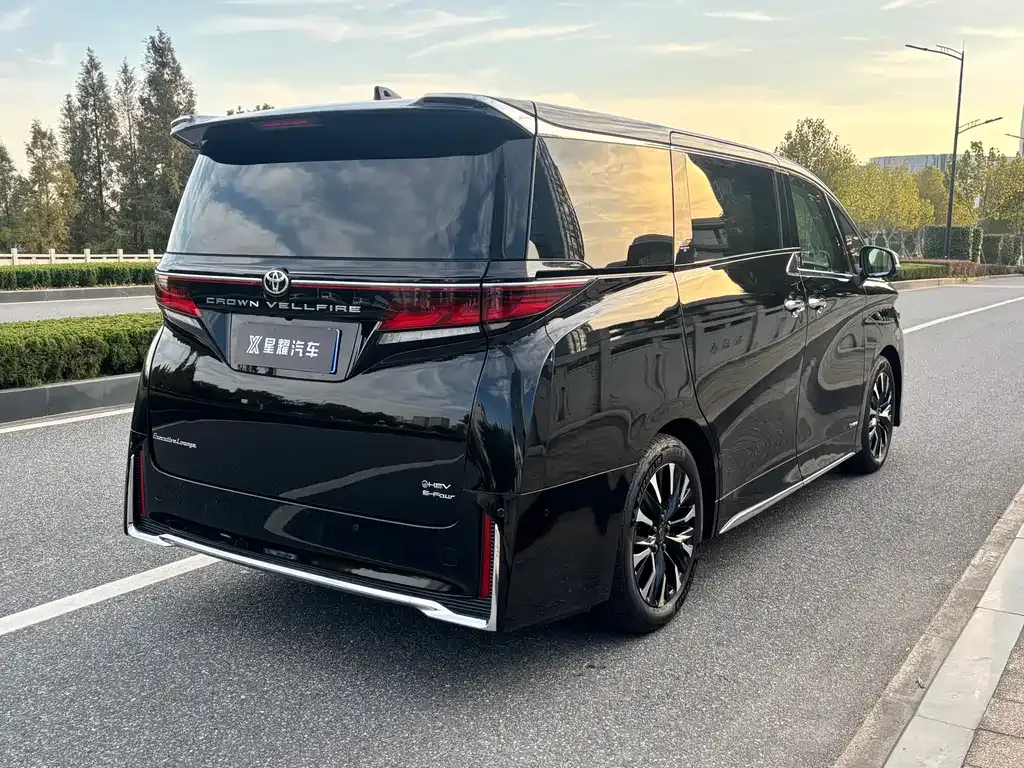 Toyota Vellfire — фото 5