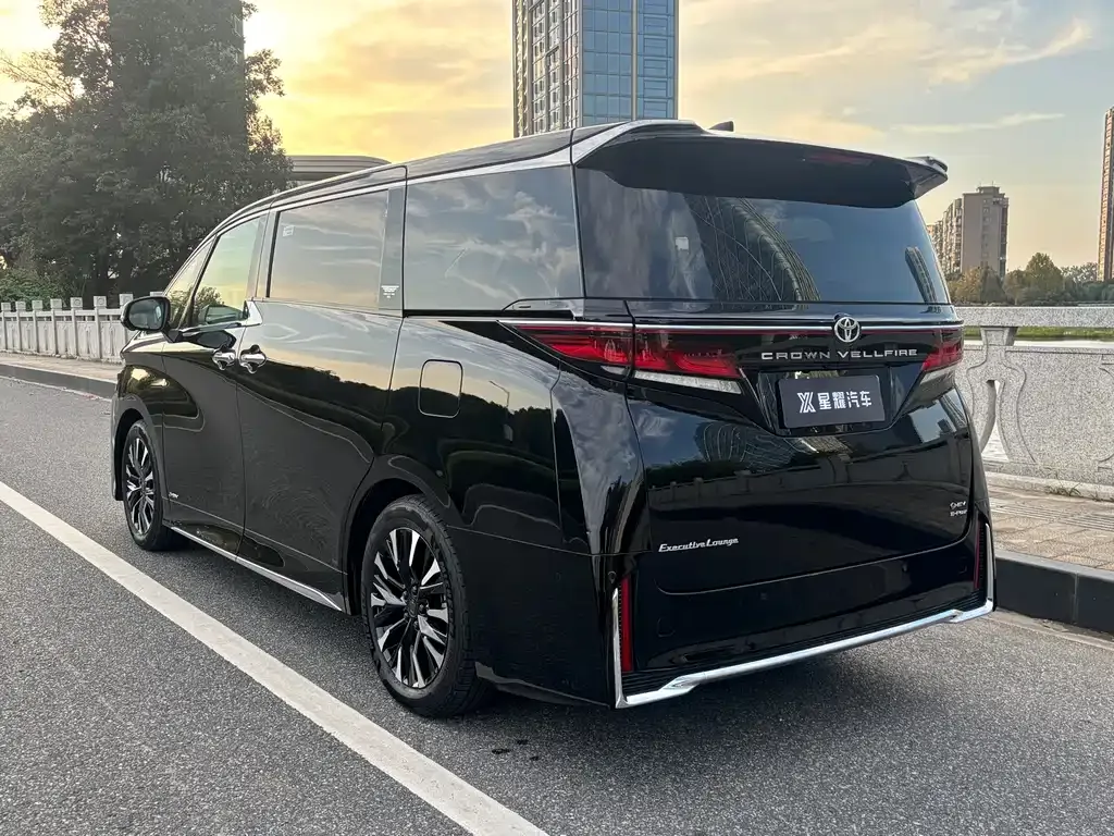 Toyota Vellfire — фото 6