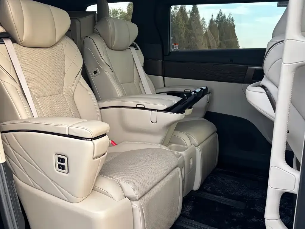 Toyota Vellfire — фото 7