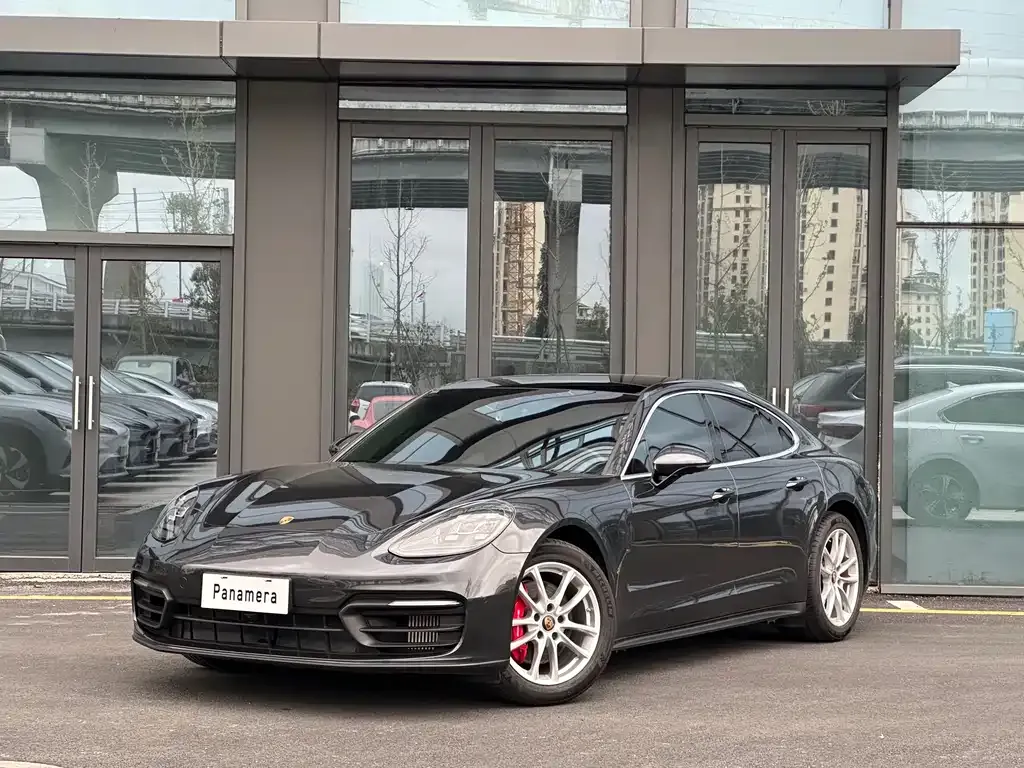 Porsche Panamera — фото 1