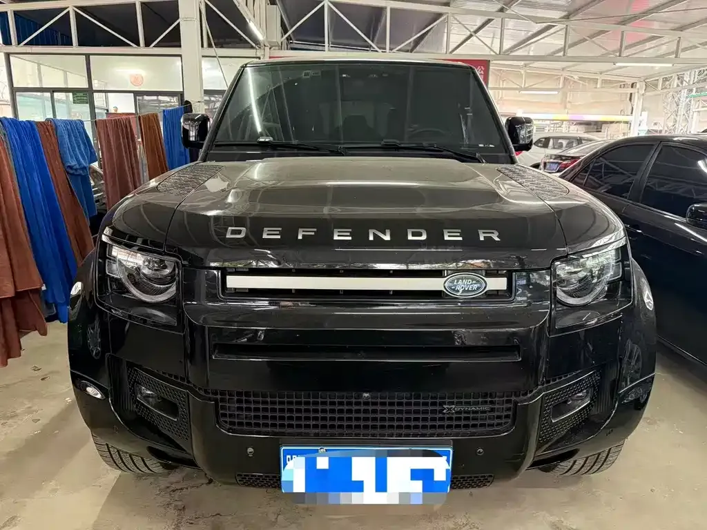 Land Rover Defender — фото 1