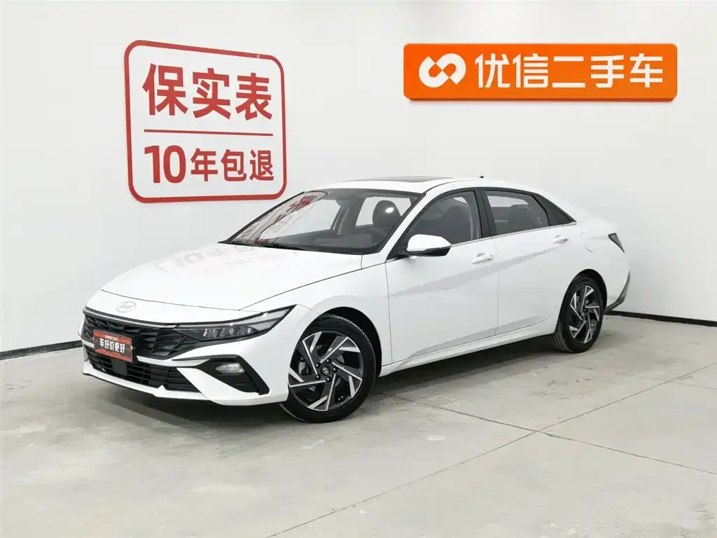 Hyundai Elantra — фото 1
