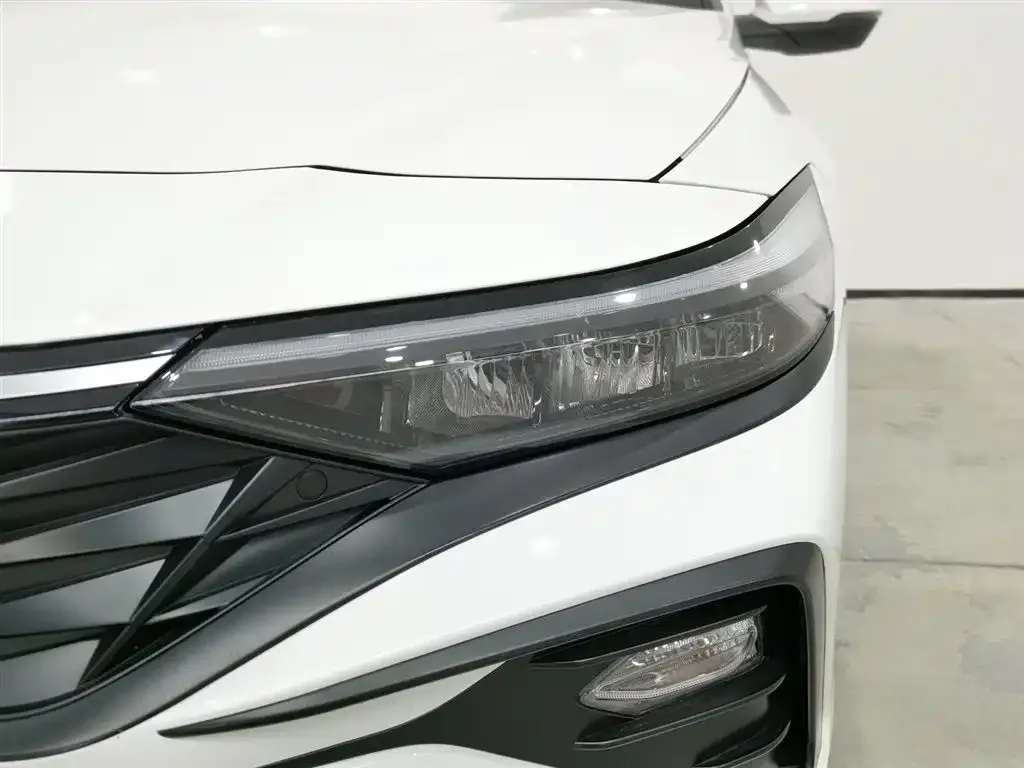 Hyundai Elantra — фото 7