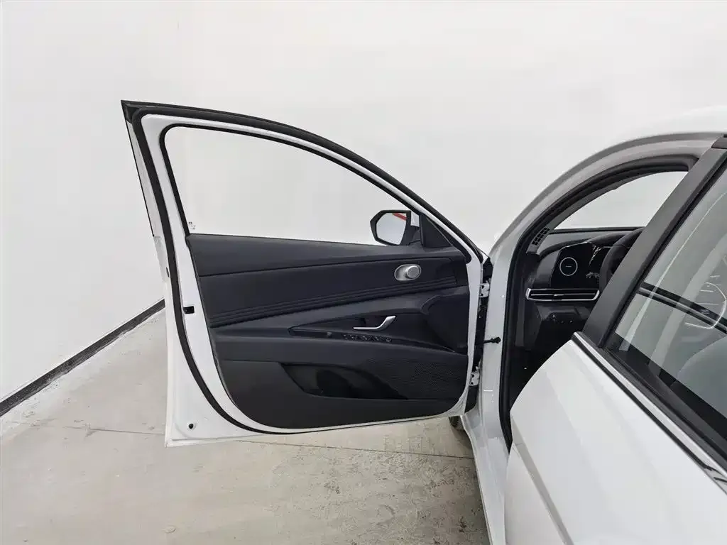 Hyundai Elantra — фото 8