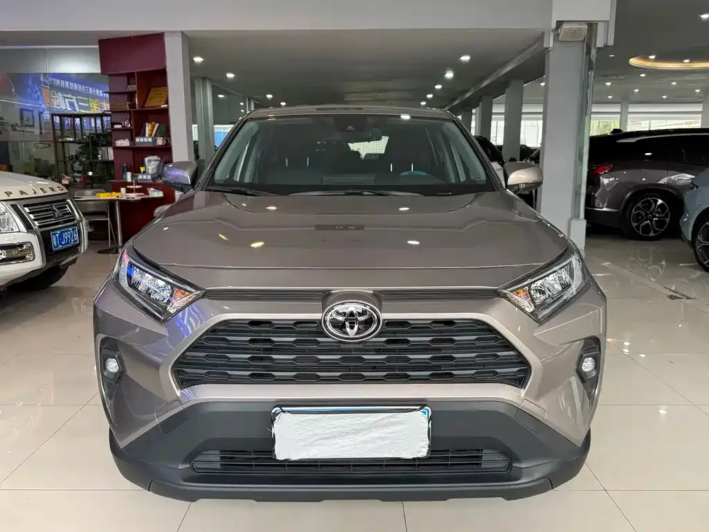Toyota RAV4 — фото 2