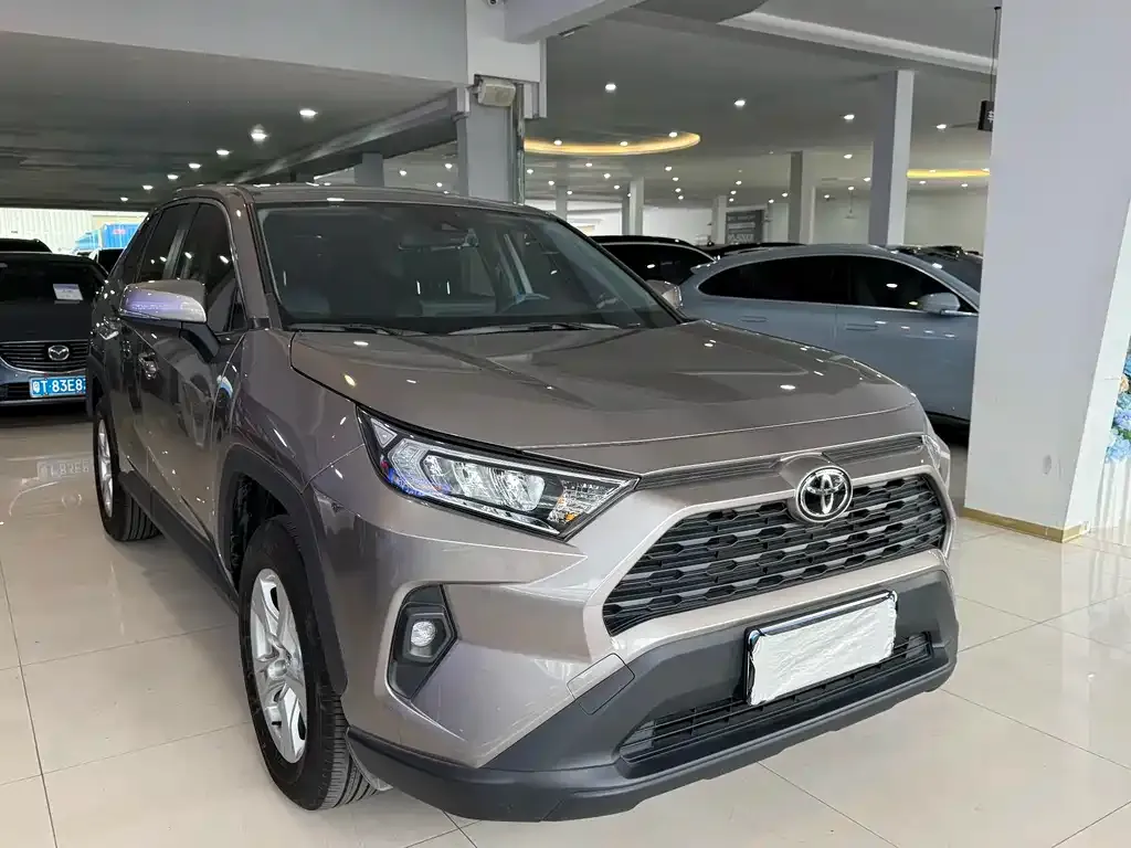Toyota RAV4 — фото 3