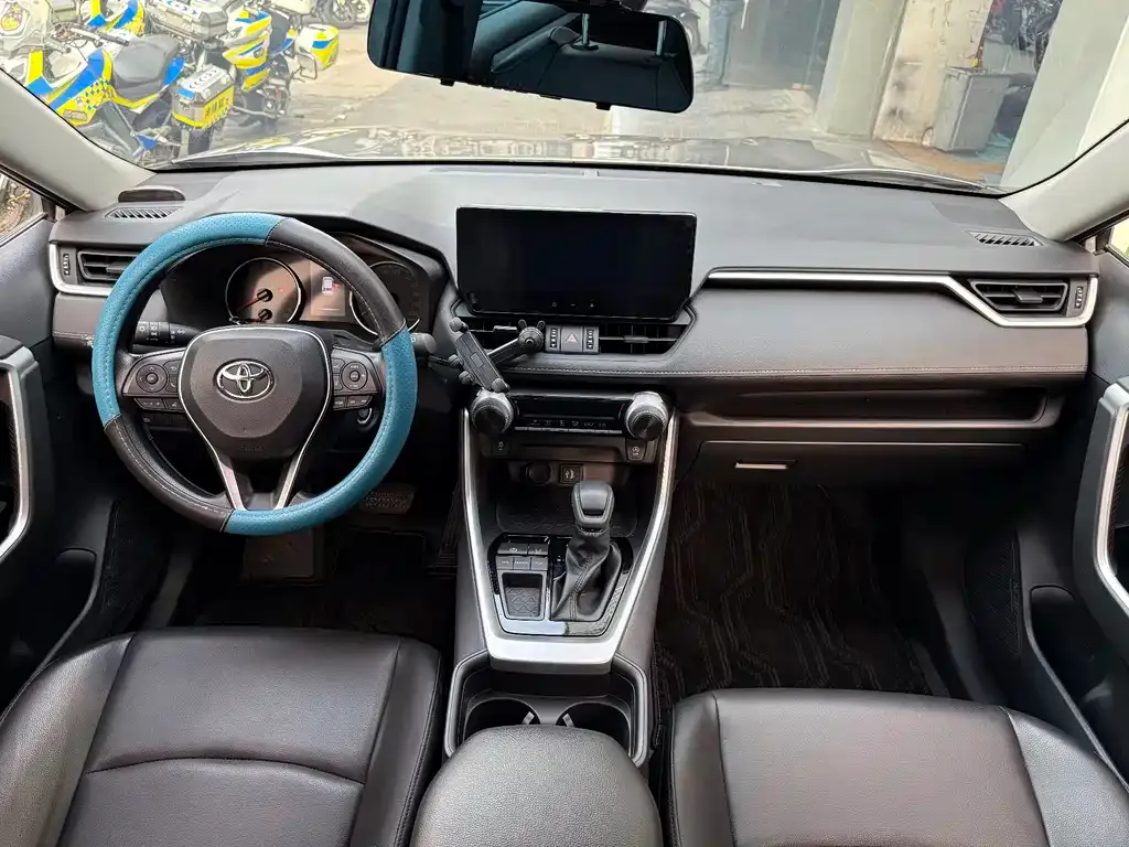Toyota RAV4 — фото 4