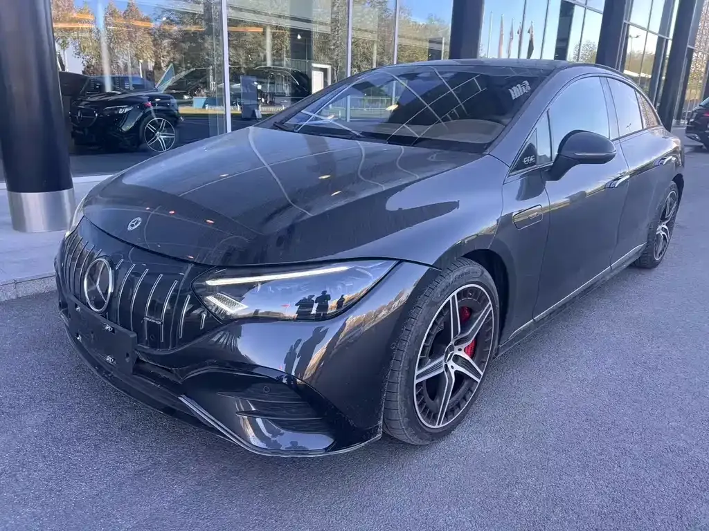 Mercedes-Benz EQE AMG — фото 1