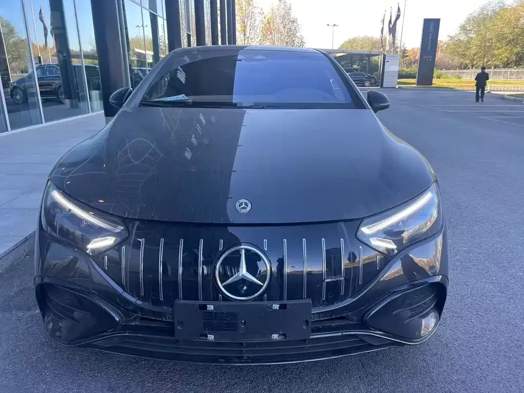 Mercedes-Benz EQE AMG — фото 2