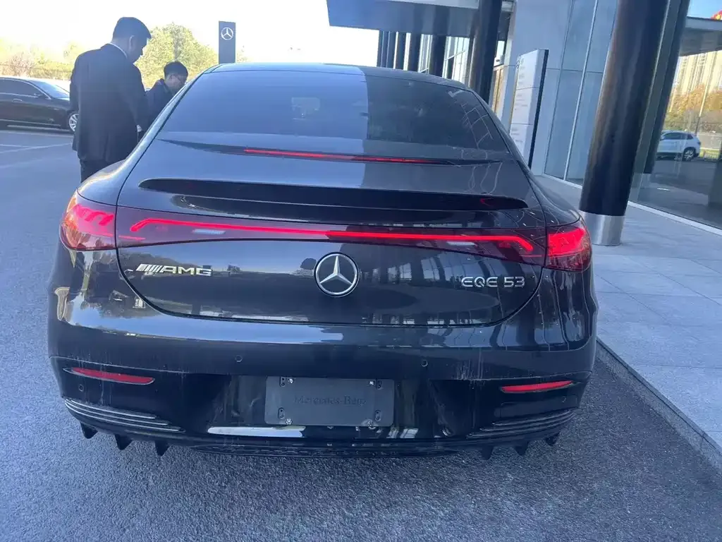 Mercedes-Benz EQE AMG — фото 4