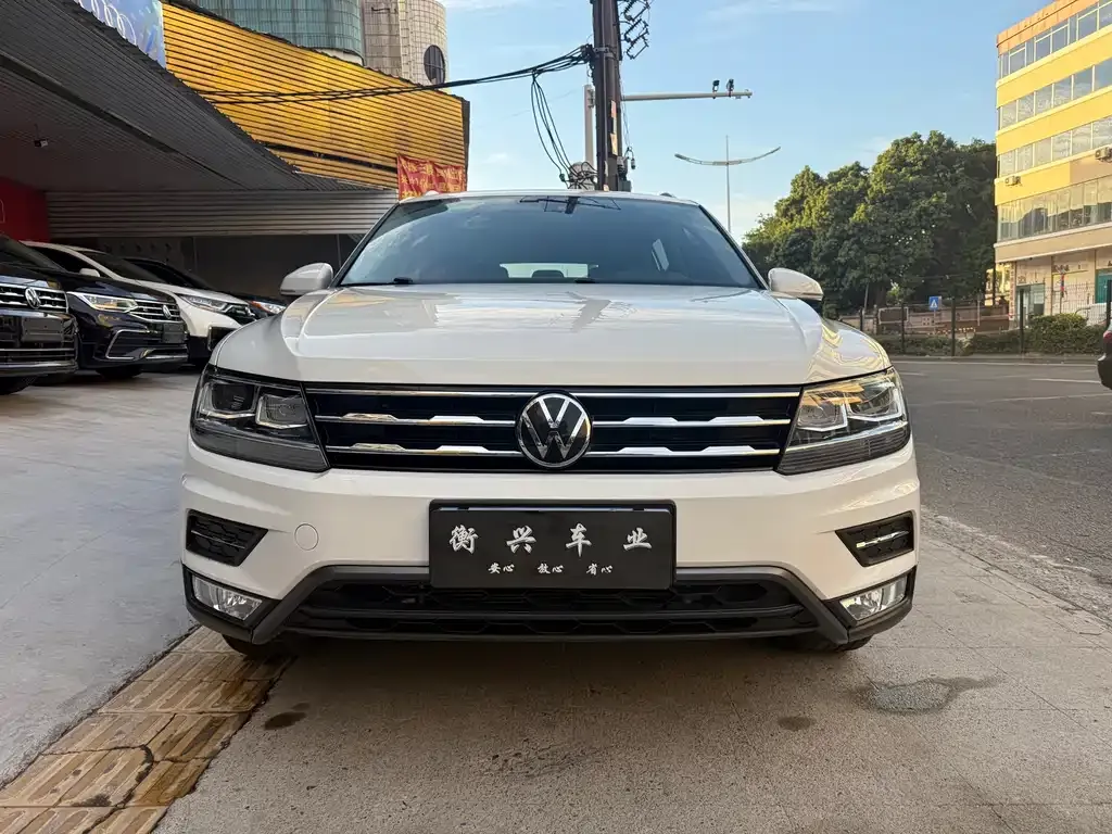 Volkswagen Tiguan L — фото 2