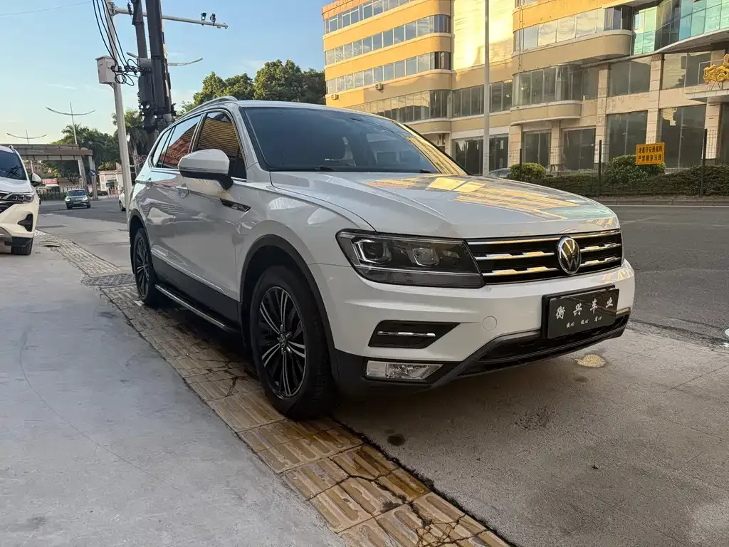 Volkswagen Tiguan L — фото 3