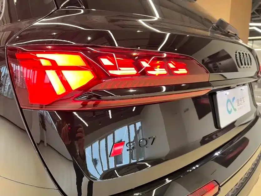 Audi SQ7 — фото 7