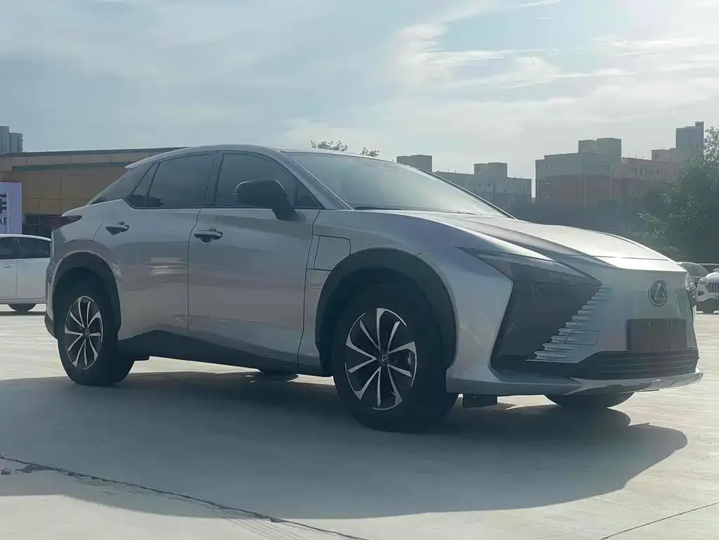 Lexus RZ — фото 3