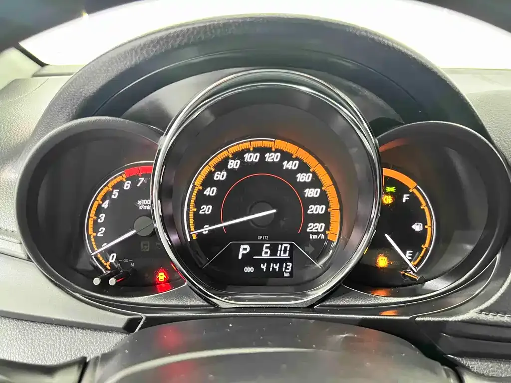 Toyota Yaris L — фото 9