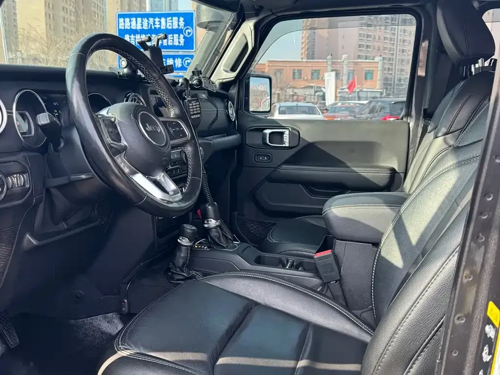 Jeep Wrangler — фото 4
