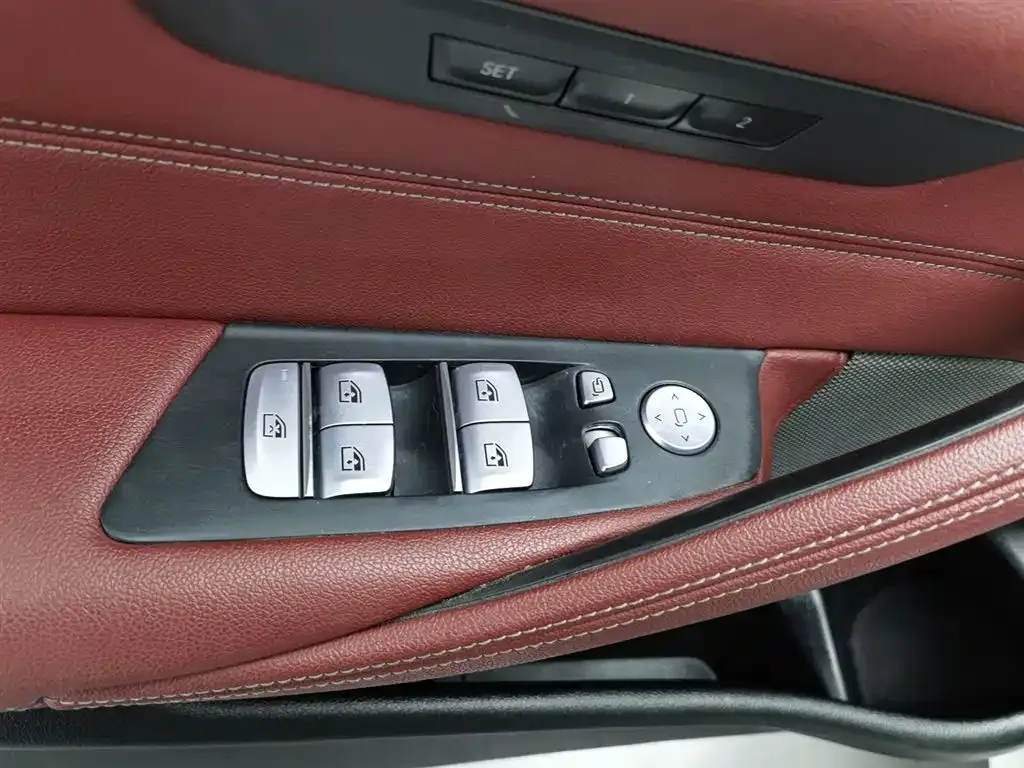 BMW 5 Series — фото 9