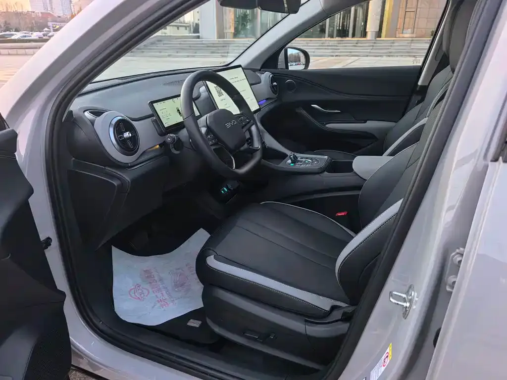 BYD Seal 05 DM-i — фото 8