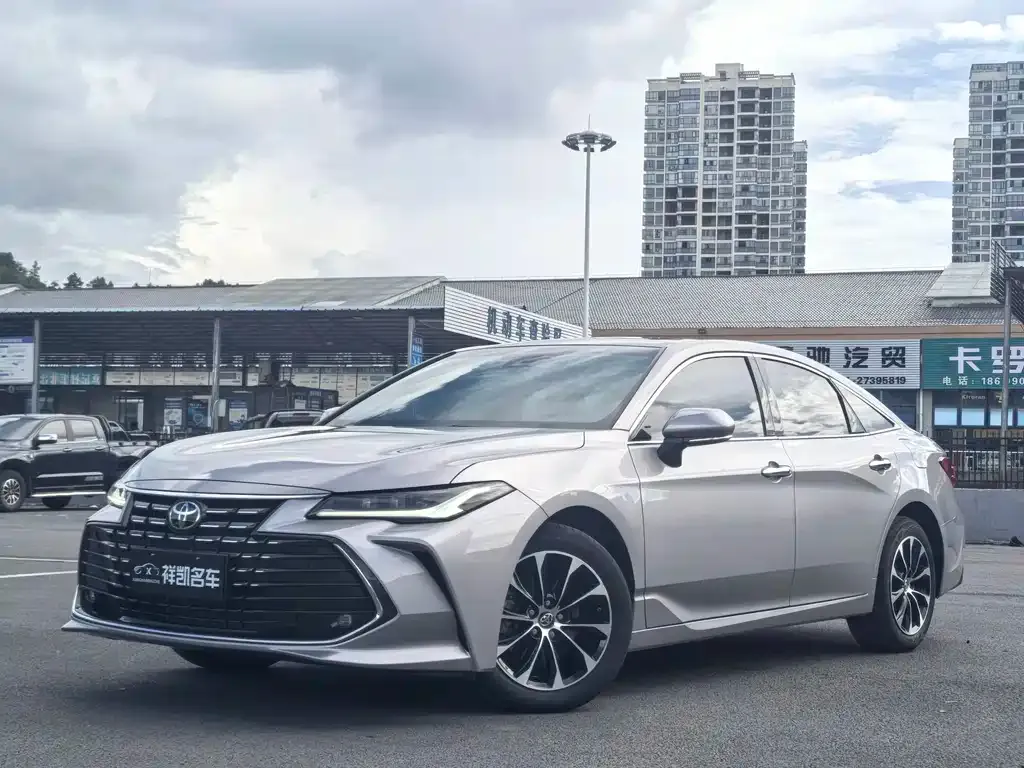 Toyota Avalon — фото 1