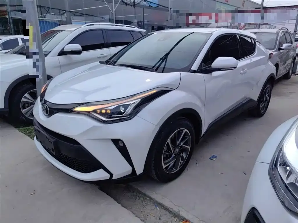 Toyota C-HR — фото 1